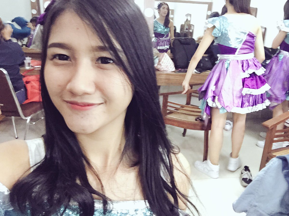 Saktiaoktavni's tweet photo. Ciiii @jcvanJKT48 hbd yaaa cie yg akhir2 ini perhatian banget sama aku chat aku terus 😘 nih aku td pas dibandung hii https://t.co/4JNH8NHM8K