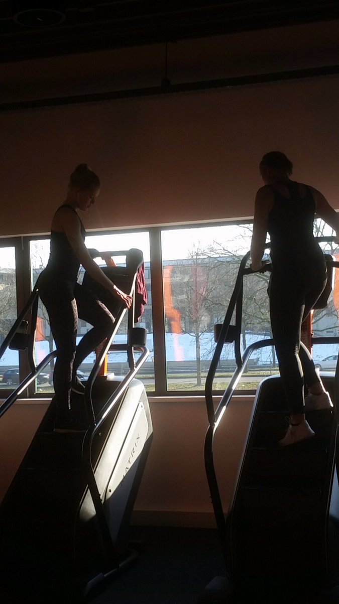 Sisters in action 💪<a href="/basicfitnl/">Basic-Fit | GO FOR IT!</a> #fitgirls