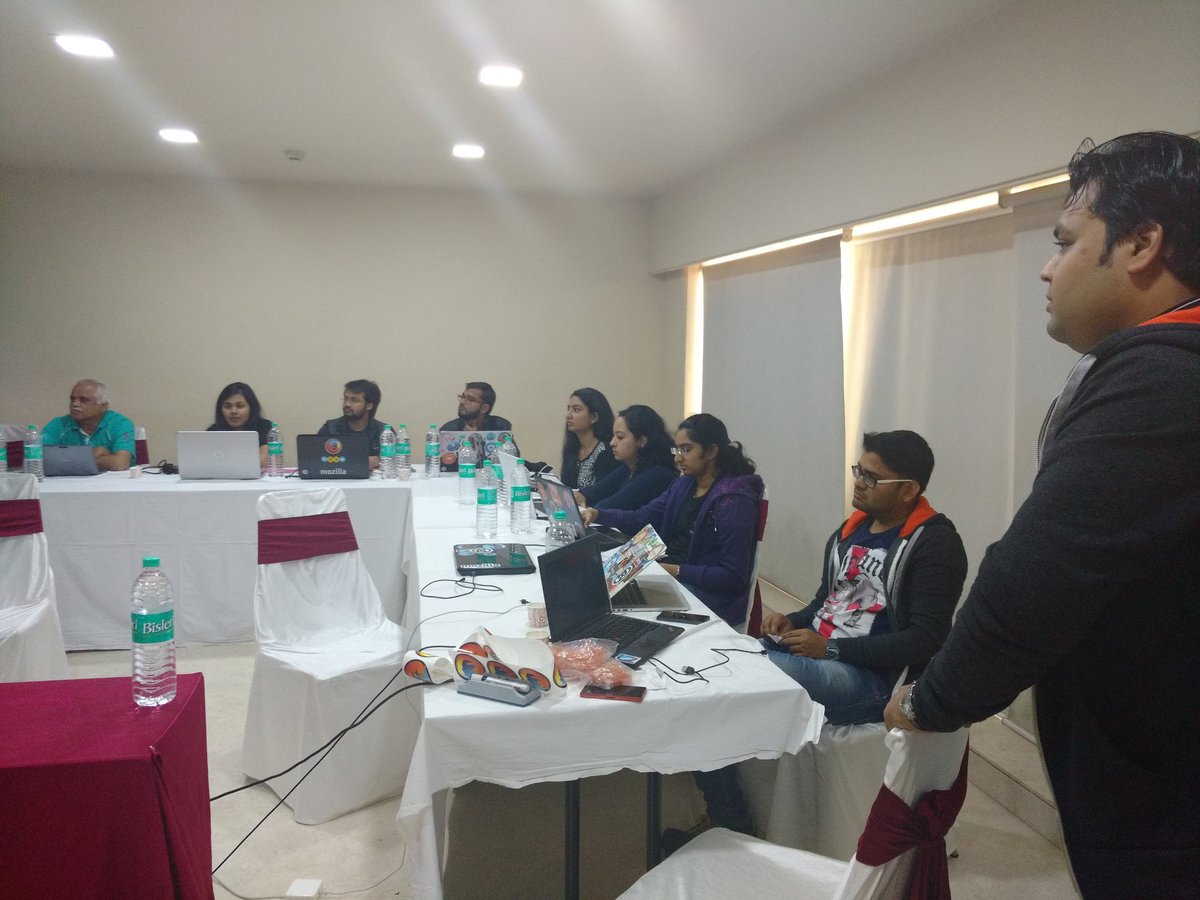 NilimaC04's tweet photo. Mozillians exploring ideas to maintain quality &amp; increase userbase @mozilla_l10n  @mozpune #L10n #mozillanashik @narendrapetkar @cdhutadmal https://t.co/KSWGblElFX