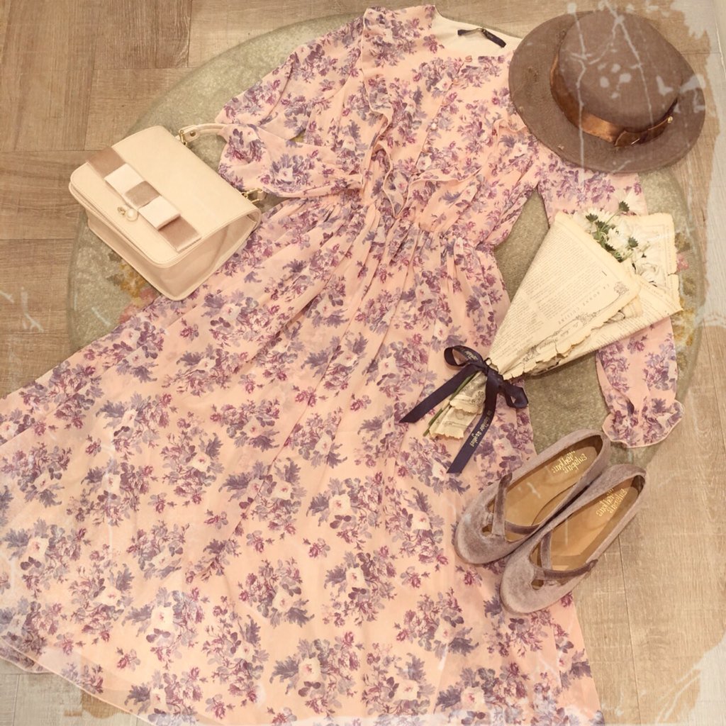 An3SMA01's tweet photo. 🌹SALE商品2点以上で50%OFF開催中🌹
冬物アイテムはほとんどセール対象♡
春まで使えるアイテムもございますよ☺︎
本日お写真4枚目のローズ刺繍ニットが人気です✨
#anglus #an3 #3rooms #fint https://t.co/mNL5YFRoiL