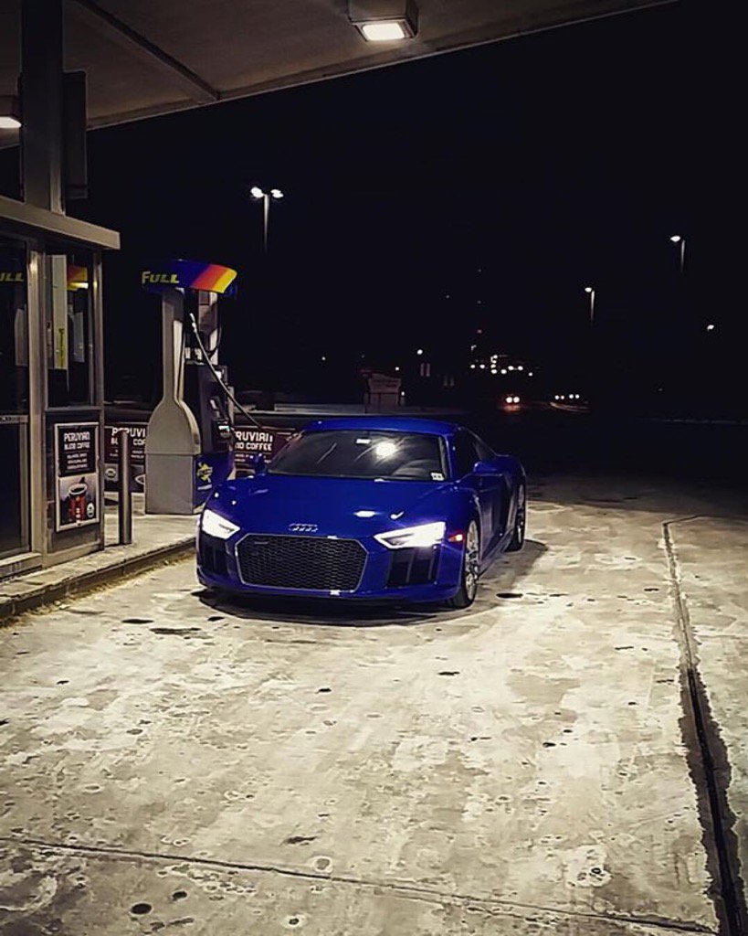 audionlyaudi's tweet photo. Bae at the pump ⛽️ #r8 #audi https://t.co/wCmtaRTRg8