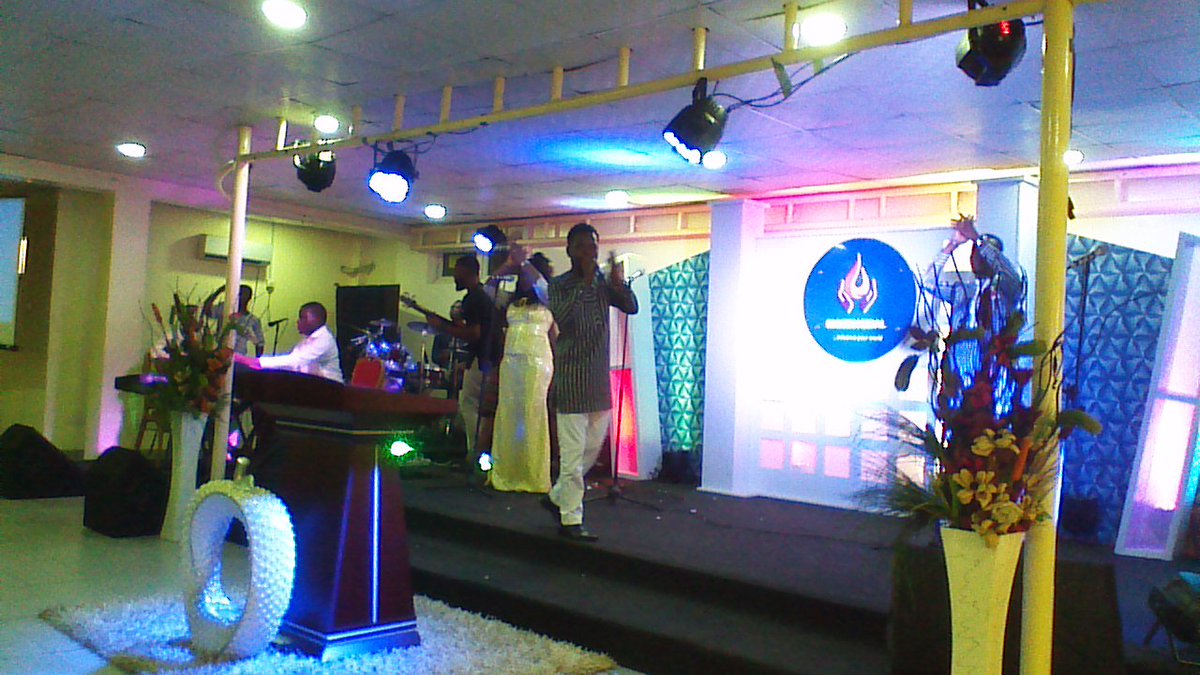 itischurch4real's tweet photo. Ik Louis Live now @ #PraiseForward2017 https://t.co/nZOtqCIJSC