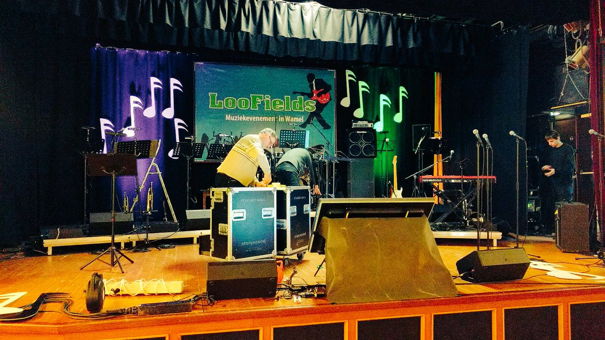 Loofields's tweet photo. De laatste voorbereidingen zijn in volle gang. Vanmiddag 14.30 in hetVTC. LooFields presenteert: de Looband and Friends. Mis het niet! https://t.co/H1x0ccnz7w