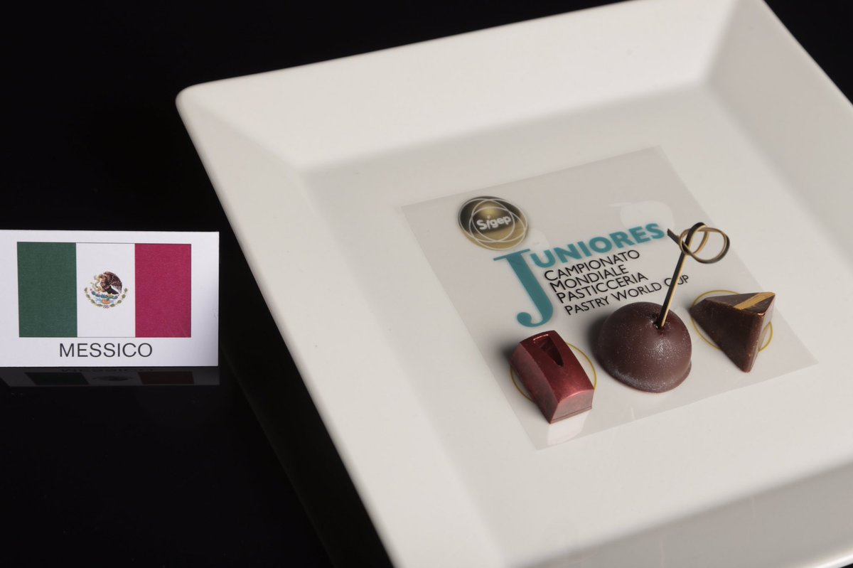 Rinaldinipastry's tweet photo. Chocolate bon bon #messico #juniorespastryworldcup #pastryevents #JPWC https://t.co/m9kb1hm1KK