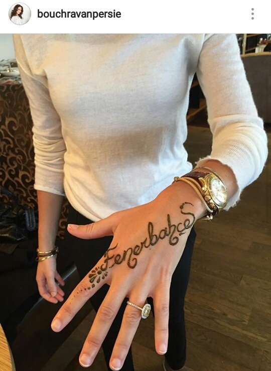 Siz gidin Rose Bertram denen primciye hayran olun bize Bouchra Van Persie yeter <3 <a href="/Bouchra_vPersie/">Bouchra van Persie</a>