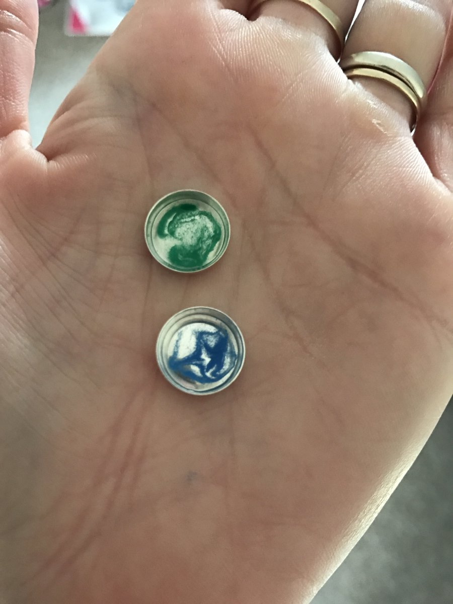 JennHardmann's tweet photo. Oooh experimenting with #resin. More #memoryjewellery coming soon #Fyldecoastladies https://t.co/zzsFvCzFDj