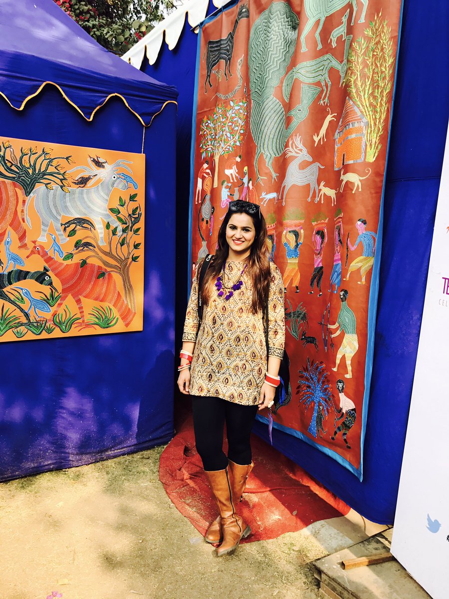 Guiltybytes's tweet photo. Shopping cashless courtesy @FreeCharge at the #ZeeJLF today!! Love the curations from across the state. #FCatJLF #guiltybytes #JLF2017 https://t.co/EUYPnLBCbl