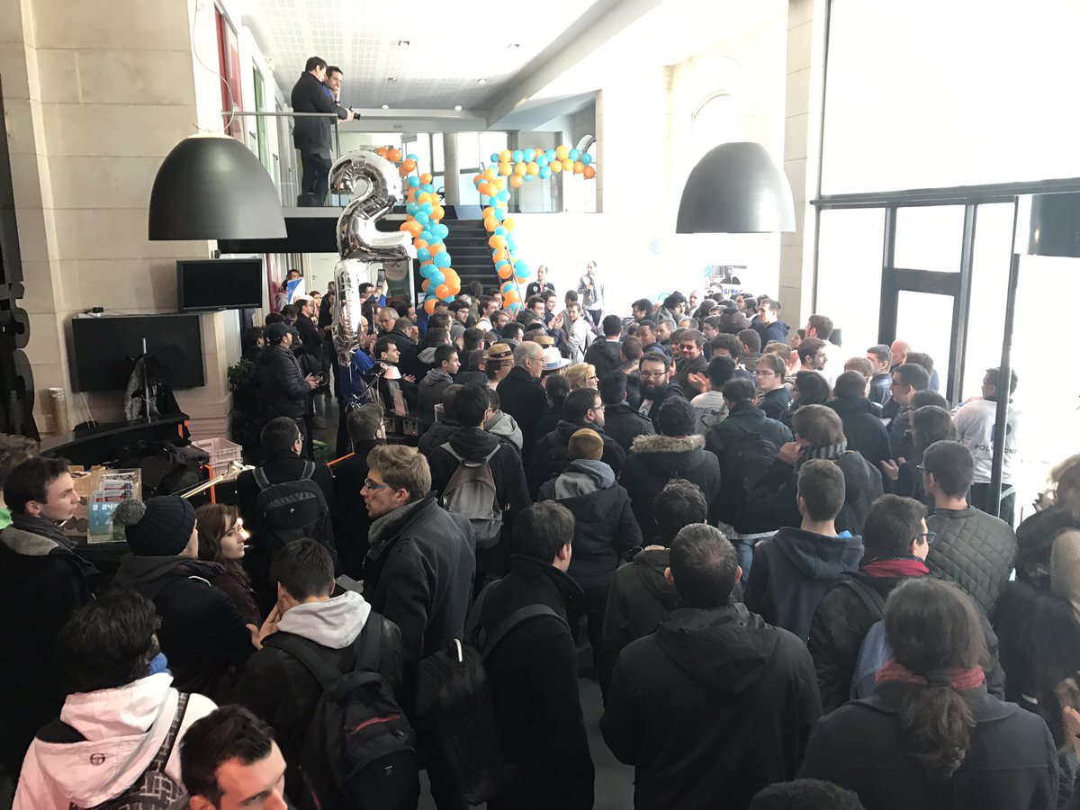 LeMansTech1's tweet photo. Affluence record pour la remise des prix des #24HCode. Félicitation aux équipes victorieuses! #hackathon #LeMans #FrenchTech #Mobility https://t.co/gDFUB8sHY3