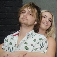 Happy 4 months to the love of my life, my soul mate and my best friend ❤❤ I can't wait for many many more months to come 😘😍