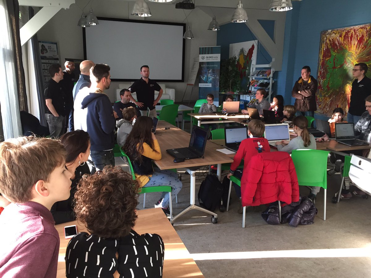 #coderdojo <a href="/breda/">Gemeente Breda</a> with 20 future startup kids! Working on #HTML #sushicards #microbit #makeymakey #FLL #LEGOmindstorms.