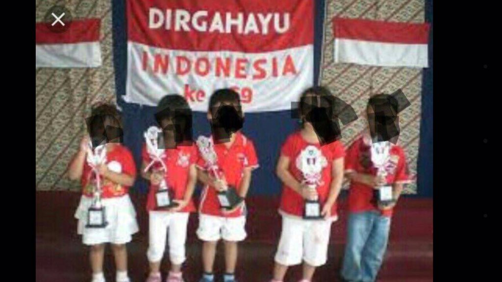 Fahrihamzah's tweet photo. #LukaBendera #SerbaSerbiPolisi 2 https://t.co/g9xnpdrIYy