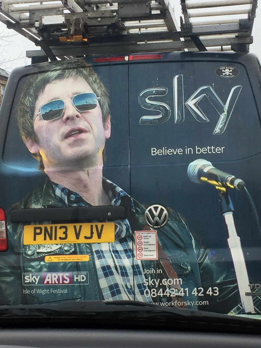 adeleewing's tweet photo. When this happens 🤔
Plug in my phone and Noel Gallagher is singing - freaky 😂 #overthinker #randomshuffle #itsasign #wonderwall #parked https://t.co/ZcKyBxP1Iv