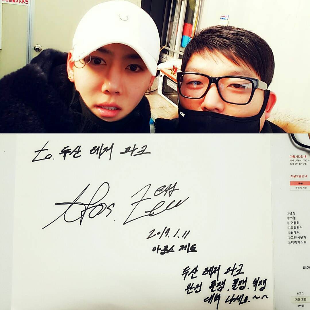 AFOSMexico's tweet photo. 『FOTO』 ZETT al lado de un fan.

Créditos: jemanpark https://t.co/Vtd5Lwfo1X