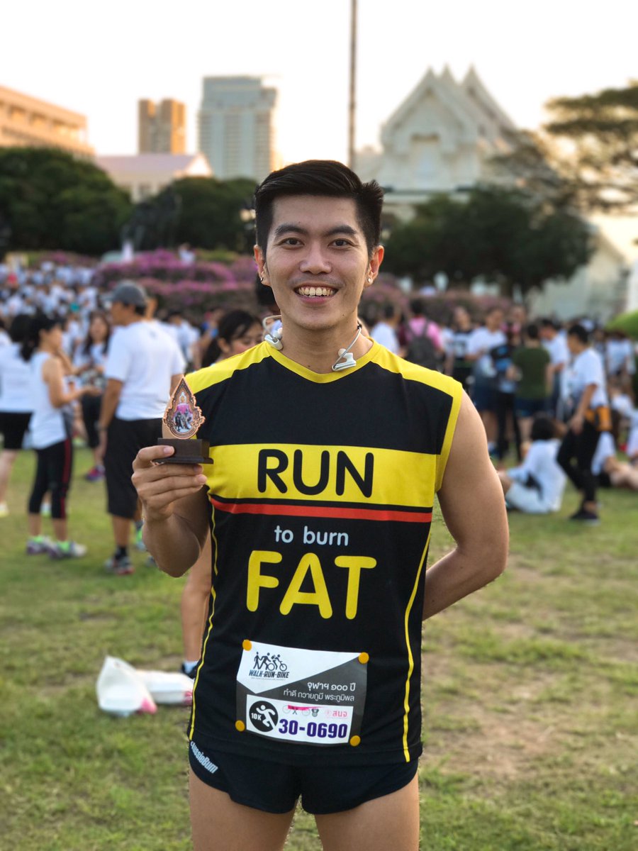 PeteZeed's tweet photo. เพราะใจเราคิดถึงแต่เธอ
หลังเราเลยเบลอไม่เหลือใคร

#wingnaidee 
#runchula #อิ่มอ้วนชวนกลิ้ง #อ้วกไม่แตกรันเนอร์ #chula100 https://t.co/eZV0ECm7nh