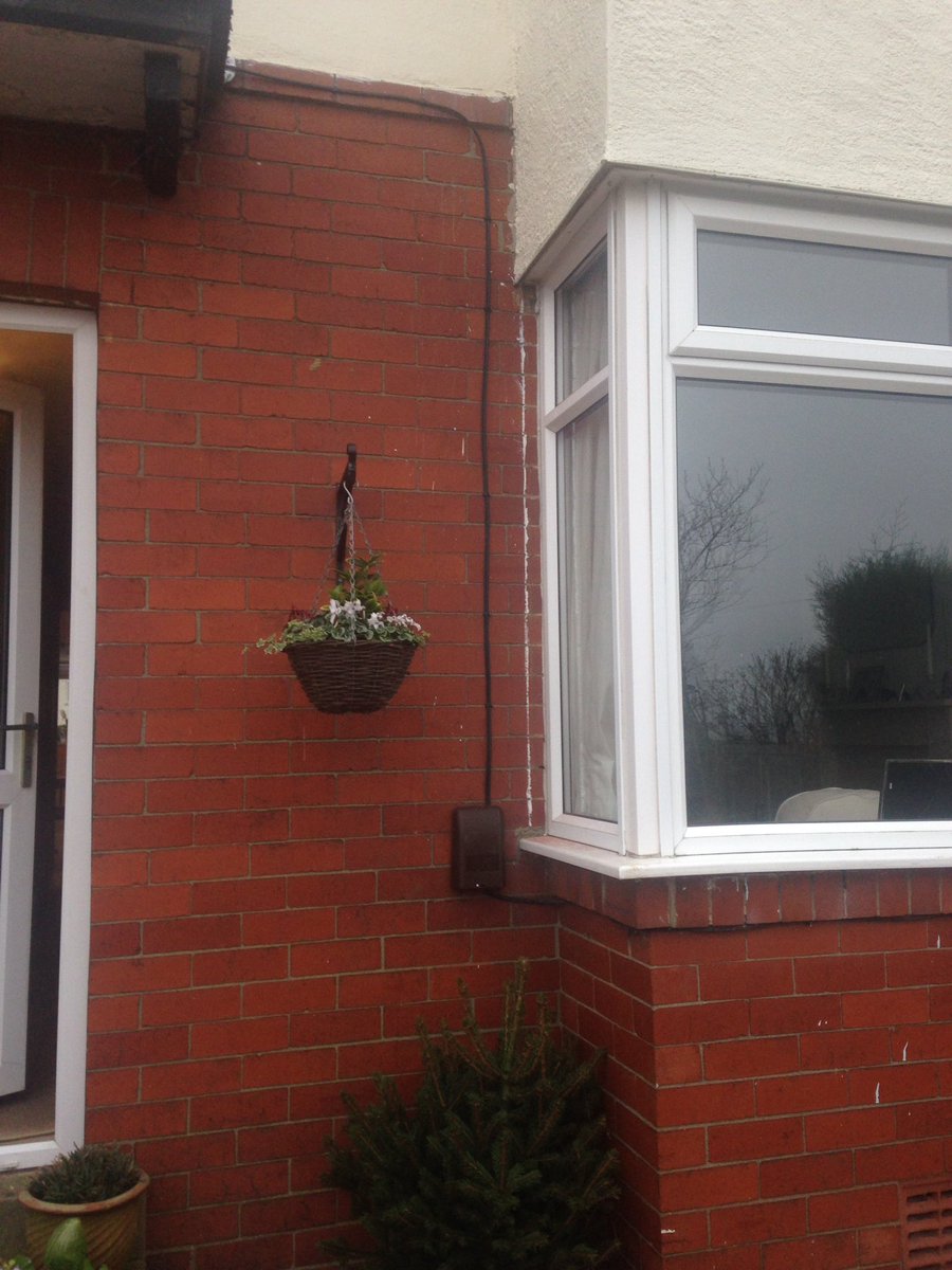 sturmey's tweet image. @virginmedia installers couldn't measure so I've ended up with this eyesore on the fron of my house please contact me #poorworkmanship