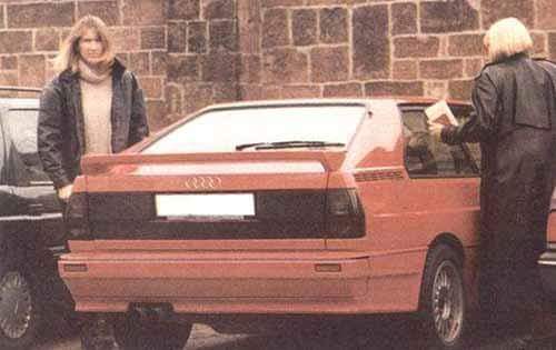 Jussi_Andelin's tweet photo. Tennistähti Steffi Graf oman Quattronsa vierellä joskus 80-luvun loppupuolella #Quattro #typ85 https://t.co/eOHMYNJG8G
