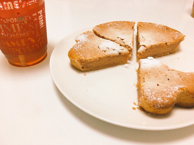 shidayumi11's tweet photo. 無印のキットで
いちごのガトーショコラ作ってみた！
思ったより簡単に出来て
嬉しかった( ˙˘˙ )♡*
今年のバレンタインは
無印キット使おうっと✧ \( °∀° )/ ✧

#Twitter家庭料理部 #お腹ペコリン部 #無印良品 #ガトーショコラ #バレンタイン https://t.co/A5MZDD0NPf