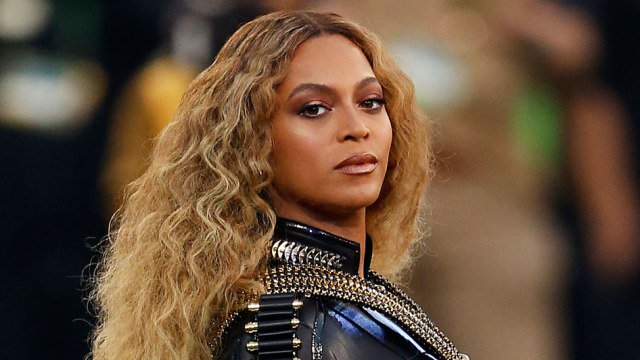 MTVBaseWest's tweet photo. #BaseFaceOff | RT for Beyonce Fav for Rihanna https://t.co/0fWbfV4STu