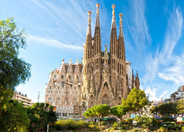TravelDumps's tweet image. Sagrada Familia, expected to be completed in 2026 now, 100 years after the death of it's designer Gaudi.
traveldumps.com/Barcelona
#Travel