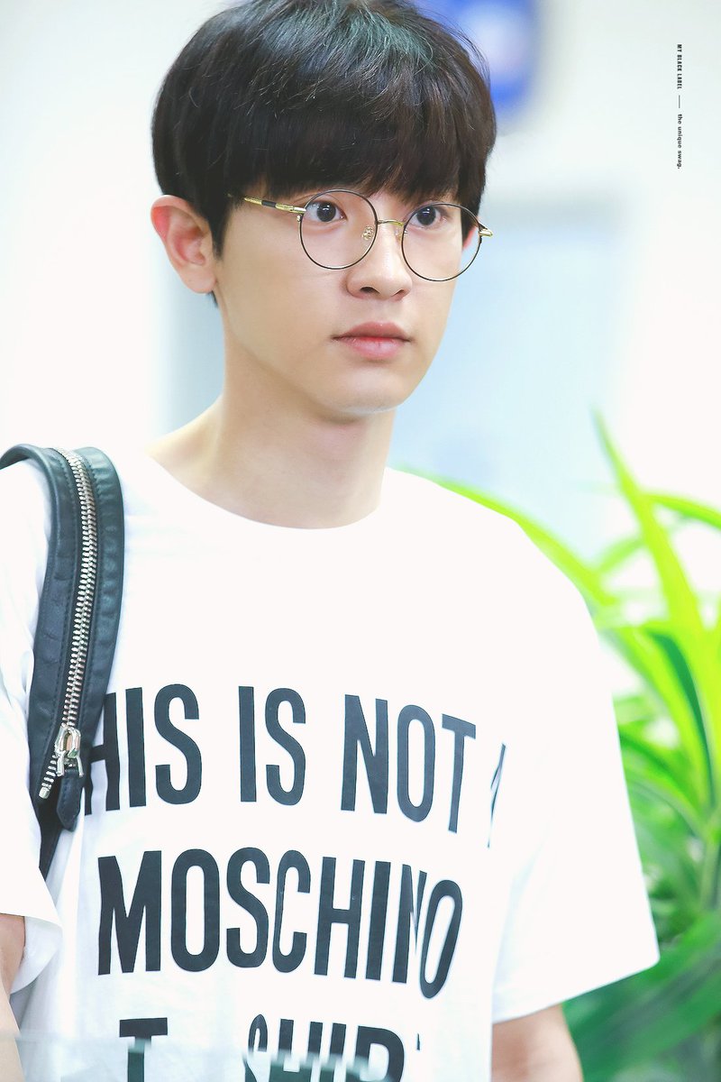 chanyeol pics on X: "appreciation tweet: chanyeol in glasses  https://t.co/pSblUnFqmt" / X