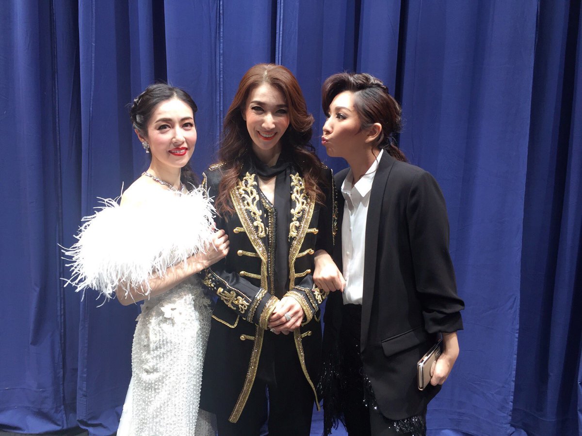 btpolarpaws's tweet photo. แตกต่างกันเยอะนะคะ สองภาพนี้ 😏#OSASA https://t.co/5FMloDe1PR