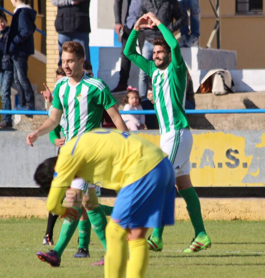 betisweb's tweet photo. Gol de Pozo y celebración en 📸 #Coria - #Betis B #CanteraBetis 0-1 https://t.co/yCxAxpqZyR
