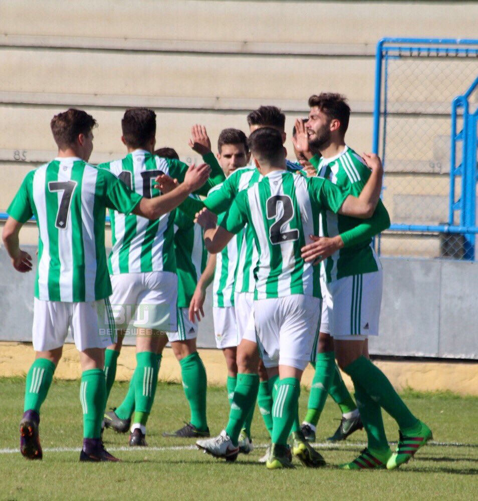 betisweb's tweet photo. Gol de Pozo y celebración en 📸 #Coria - #Betis B #CanteraBetis 0-1 https://t.co/yCxAxpqZyR