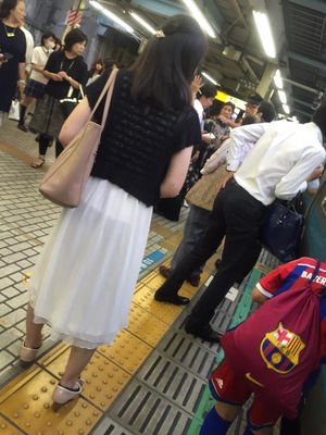 EXILE33943930's tweet photo. 【事故】
駅のホームで下半身丸出しでセッ●スするカップルがヤバイｗｗｗ（動画あり）
高校生じゃん？？
→https://t.co/cSHUCLrnm1

こんな場所で！！ww https://t.co/kuMyizUzCf