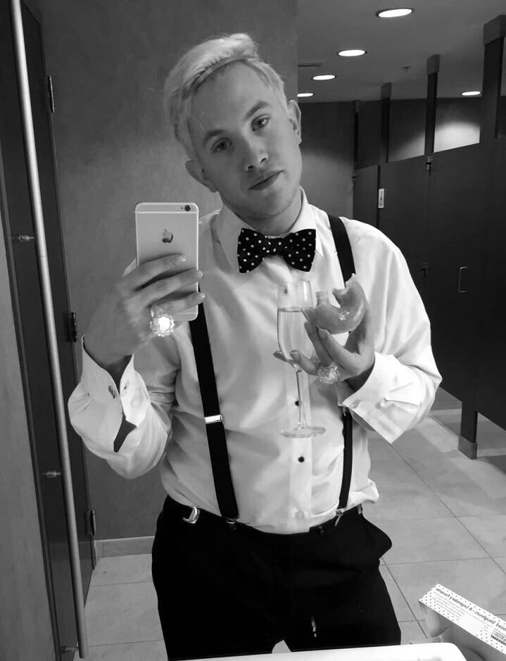 BlakePiatczyc's tweet photo. 🍩🥂 https://t.co/u4Dx8X0vXa