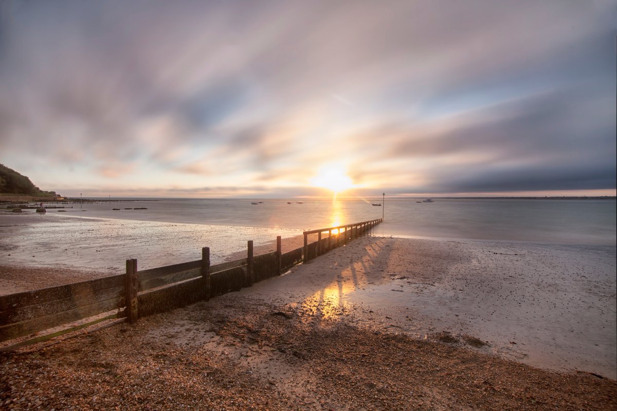 IOWGetaways's tweet photo. #BookNow #2017Breaks in #Sandown from just £125pp with #FreeHalfBoard #FreeCarFerry https://t.co/ka1Ns1xw6Q @isleofwightuk #RT https://t.co/VP42vflF0E