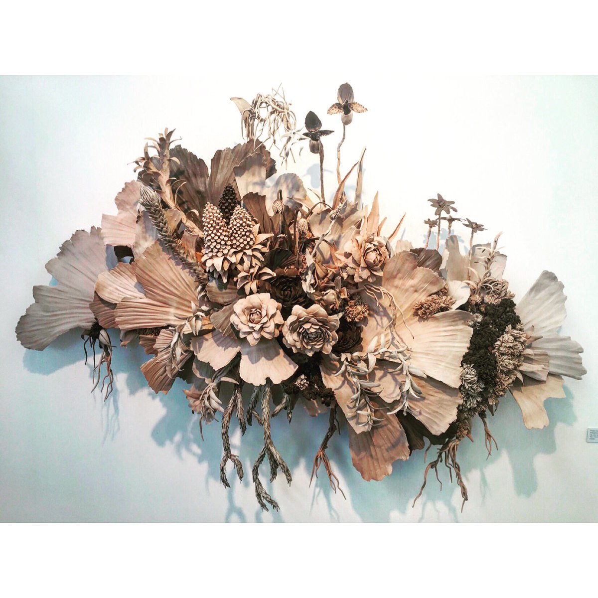 BeastandBurden's tweet photo. Arrangement for the Anthropocene 
@phoebe_cummings @londonartfair 
Clay, Wire, Wood, Polystyrene
💓🌸
#phoebecummings#sculpture#londonartfair https://t.co/F5RIL1UMhZ