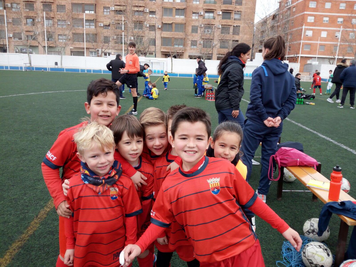 UDAldaiaCF_Base's tweet photo. Los Querus de @PatriCanyaveras y #Laura han vuelto a pasarlo bien. Ganan 3-0 con un jugador menos todo el partido.
#Querus ⚽️🏃🏻👧🏻👦🏻👦🏼👦🏽🔴🔴🔵 https://t.co/K4xazB31NH