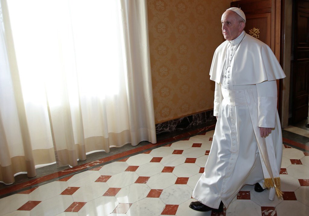 catolicos_es's tweet photo. "El Señor se revela a nosotros de un modo extraordinario, pero siempre en la cotidianidad de nuestra vida"
Papa Francisco https://t.co/mCWtAtUruN