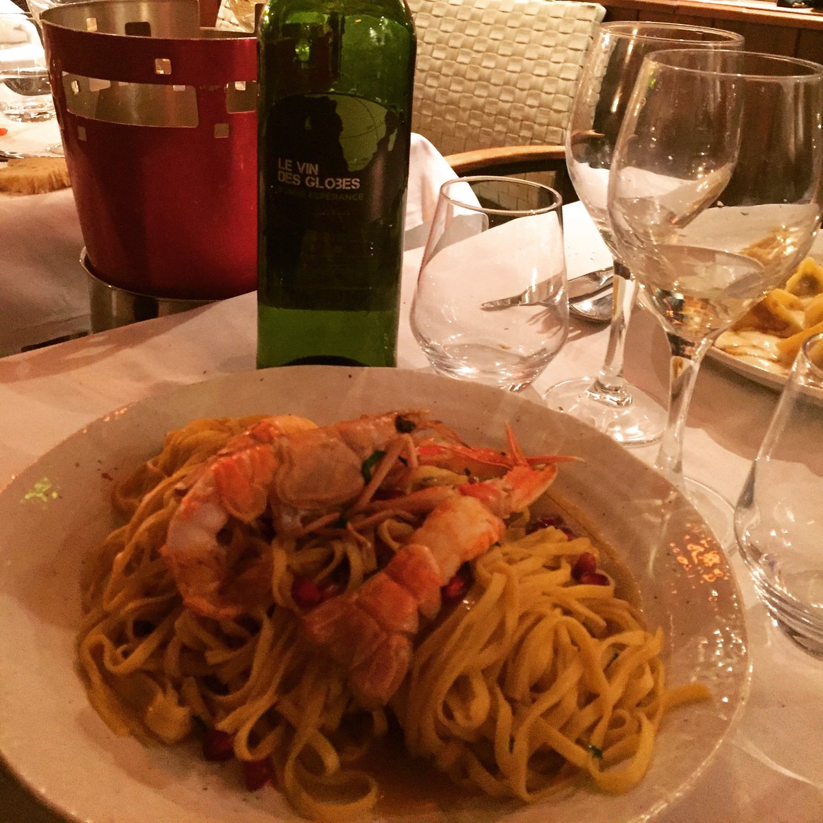 ChateauTourril's tweet photo. Au son des guitares @LePatioOpera Linguini de langoustines & grenades + Le Vin des Globes Bonne Espérance blanc #patioopera #chateautourril https://t.co/2TvdXe3tos