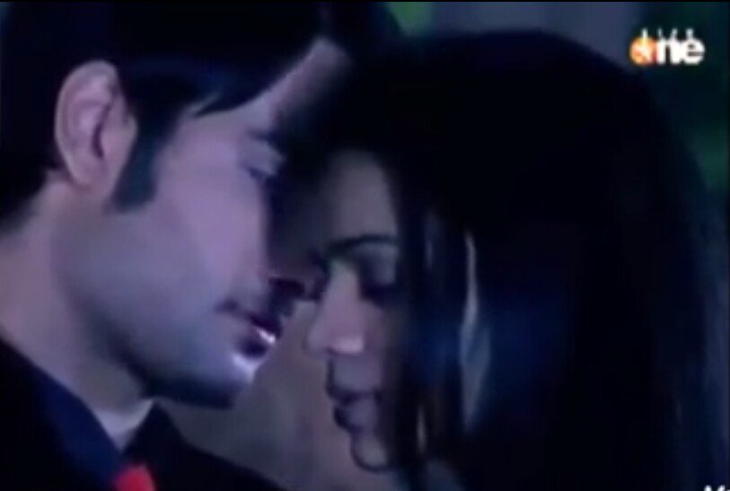 NiharikaShuklaa's tweet photo. #PKYEK moments..😍😍😍 #Abhiya @VivianDsena01 @sukirtiofficial #starone The Vampire Diaries💕💕😂😂 look at Viv in 2nd pic..He's looking damn cute🙈 https://t.co/TDax0QFqYX