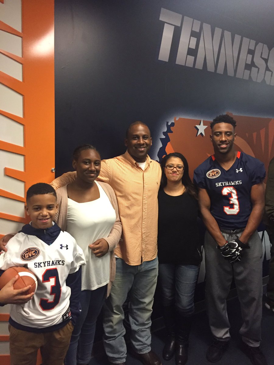 MotonWanya's tweet photo. UTM 2021 #WINNERSWEARBLUE https://t.co/eJN76iqSG2