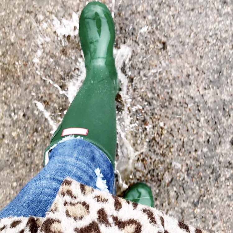 Alysiarain26's tweet image. Outdoor Sunday walk...puddle splashing 👌🏻 #mnheatwave