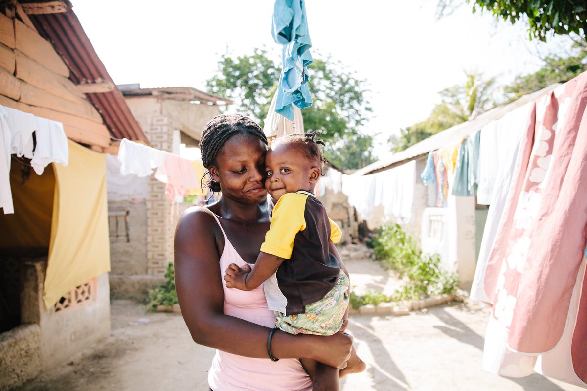 “Happiness consists in giving and in serving others.” #HenryDrummond 📷: Jess Koehler