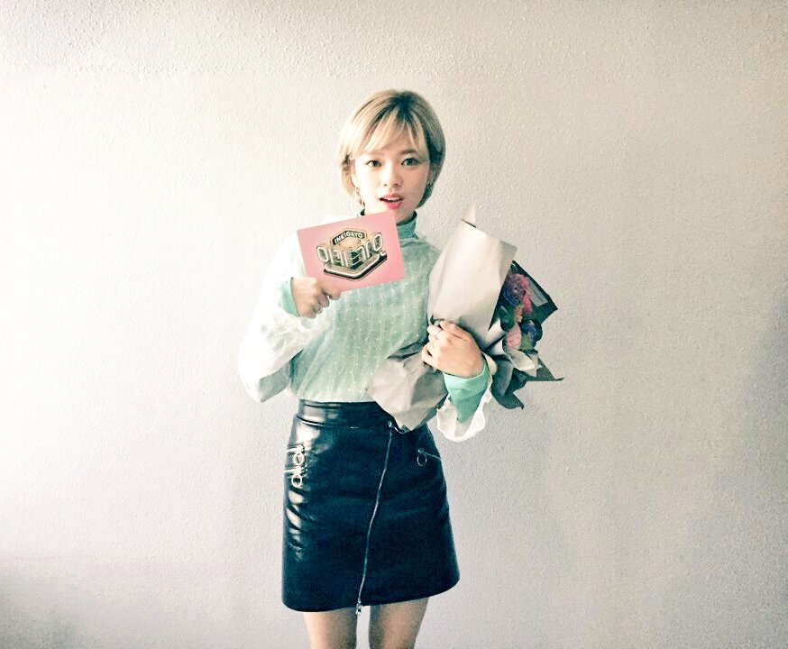 JYPETWICE's tweet photo. 그동안, 인기가요 MC 정연이를 응원해주신 원스 여러분들께 진심으로 감사드려요. 매주 일요일마다 원스분들과 함께했던 시간들을 못 잊을 거예요! 감사합니다!

#TWICE #트와이스 #JEONGYEON #정연 https://t.co/9YaKBpuQa4