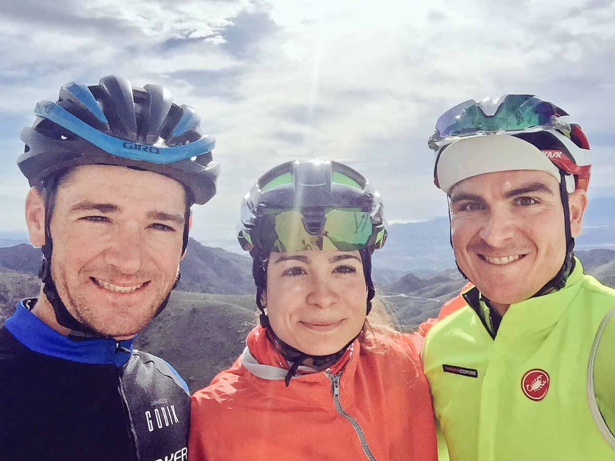 Suerte <a href="/jorjesanz_tw/">J O R J E S A N Z</a> que el puerto era bonito y el café muy bueno! Vaya puertaco con <a href="/Sheyarcoiris/">Sheyla Gutierrez Ruiz</a> y <a href="/CatrielSoto/">Catriel Andrés Soto</a>!! #ISurvived