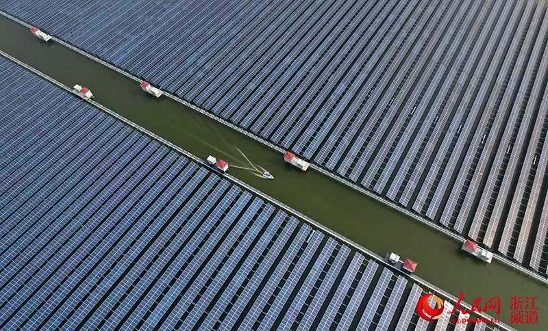 dtdchange's tweet photo. Massive #floatovoltaic power station put into operation in Zhejiang
https://t.co/MrI9Oa6jhe
Built on a fish farm
#renewableenergy https://t.co/KK7e7tVYIS