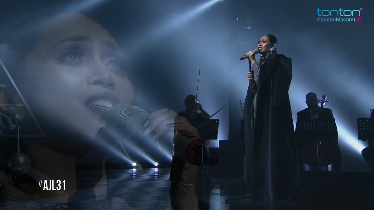 KhalifahMedia's tweet photo. Terbaik dayang!! macam ada aura2 menang malam ni #AJL31 https://t.co/HPCe6rrNJ2