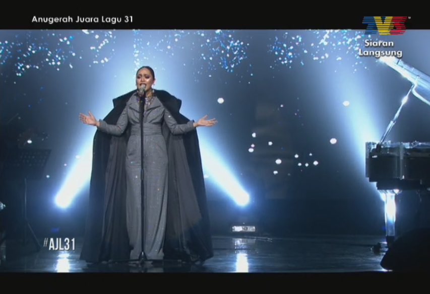 andychester_'s tweet photo. I'm still so shook by Queen Dayang performance at the AJL! It's just LEGENDARY! https://t.co/Au0XFNrYlD