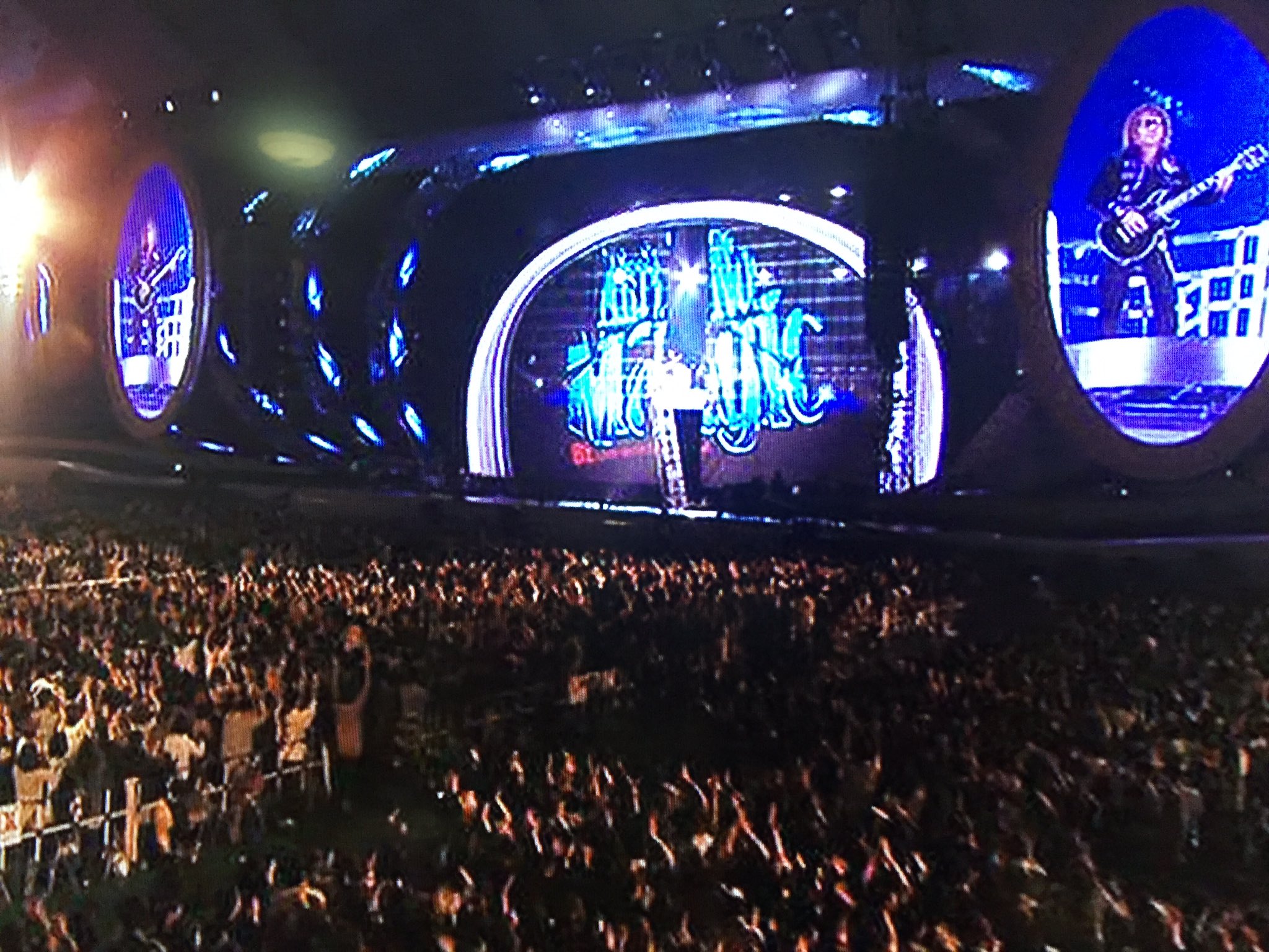 B'z LIVE-GYM2010 Ain't No Magic サイン B'z LIVE-GYM 2010 感動の