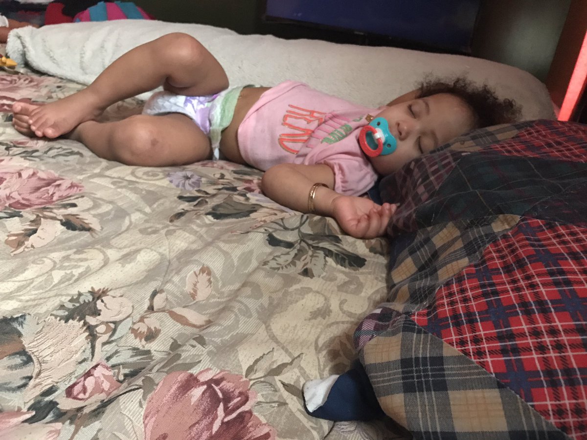 chinygyal_'s tweet photo. She's knocked out https://t.co/z1KG9IcfnE