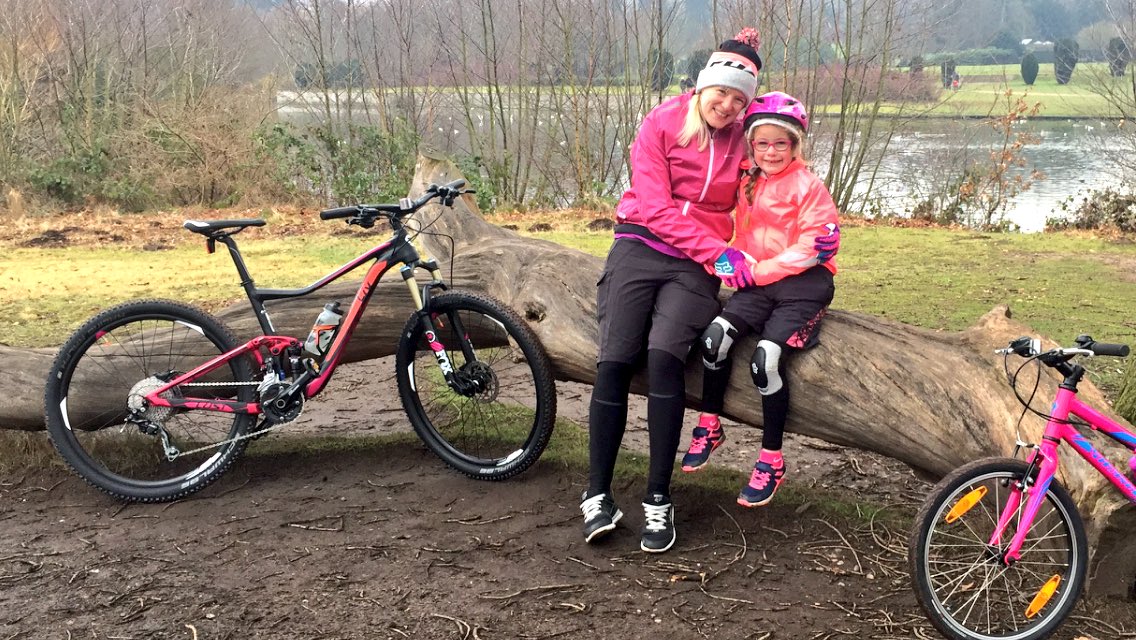 CWStalker9's tweet photo. Great day out in the fresh air with Team Stalker. Daddy running and the Girls ripping up the dirt on the bikes! @GiantRutland @nationaltrust https://t.co/803cW6ls6n