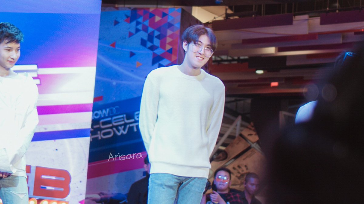 tha_aris02's tweet photo. ฉันแพ้ทางคนอย่างเธอ5555.💓💓
#gunsmile #KcelebSHOWTIME #Showdc #KDISTRICT https://t.co/iLqvRuLATy