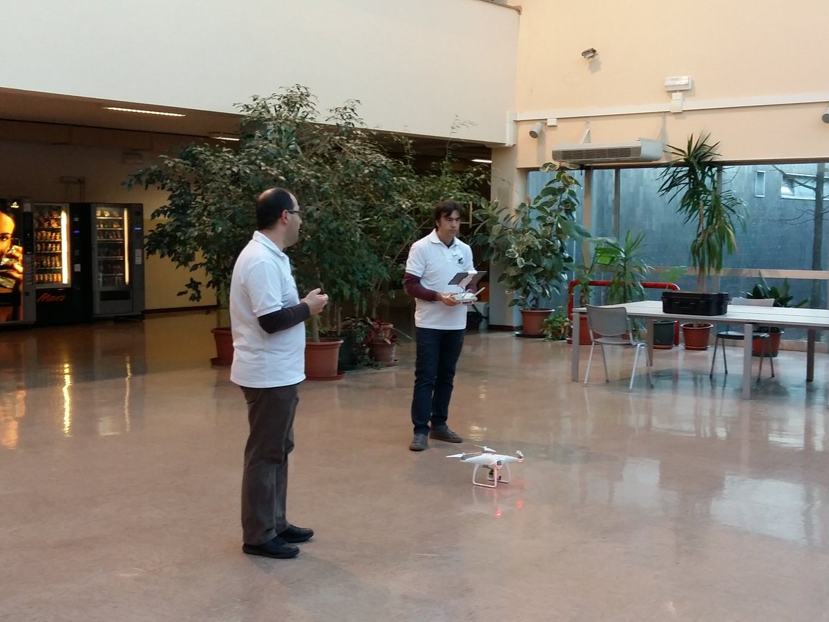 LattugaTweet's tweet photo. #Coderdojofvg spieghiamo come si atterra https://t.co/gNeyMYJbj2