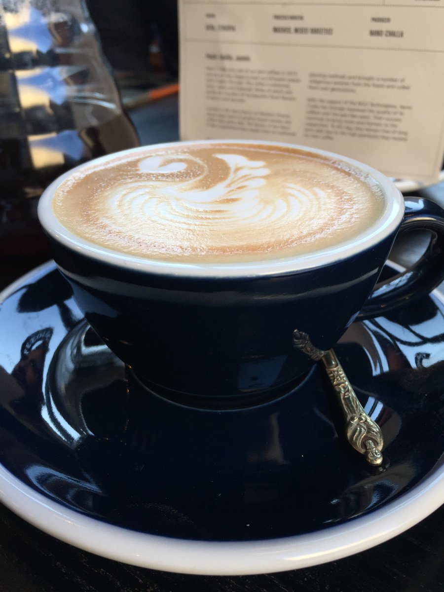 EspressGoApp's tweet photo. Sundays are made for latte art, look at this beautiful swan by Coffeeology! @THEBARNBERLIN   #latteart #coffeesundays #Richmond #espressgo https://t.co/t16vazMxiB