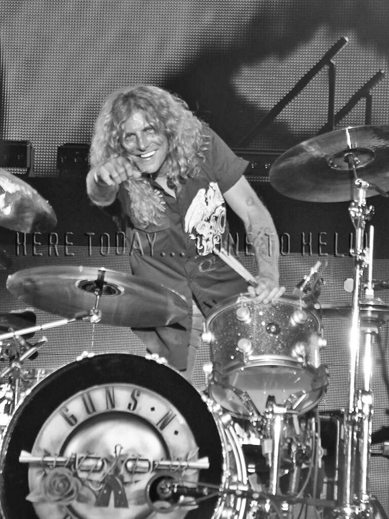 \"On the drums, ladies and gentlemen Mr. Steven Adler\"
Happy Birthday Steven!
Pic by 